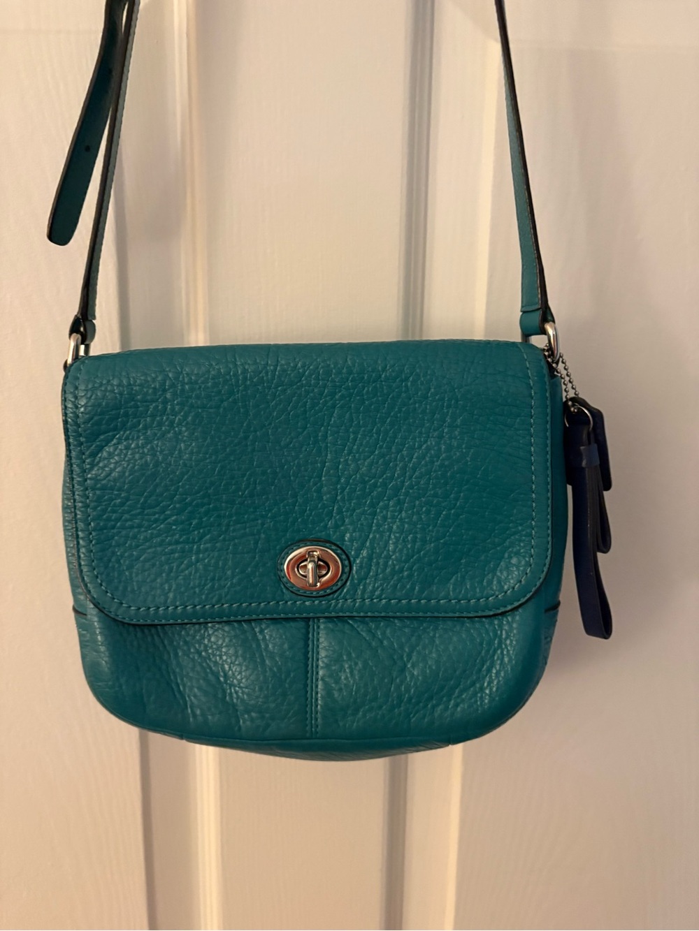 COACH F23663 Park Taylor Jade Green Pebble Leather Turn Lock Flap Messenger - Picture 2 of 9